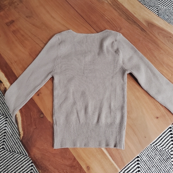 V-Neck Lightweight Ribbed Sweater In Taupe - Picture 2 of 8